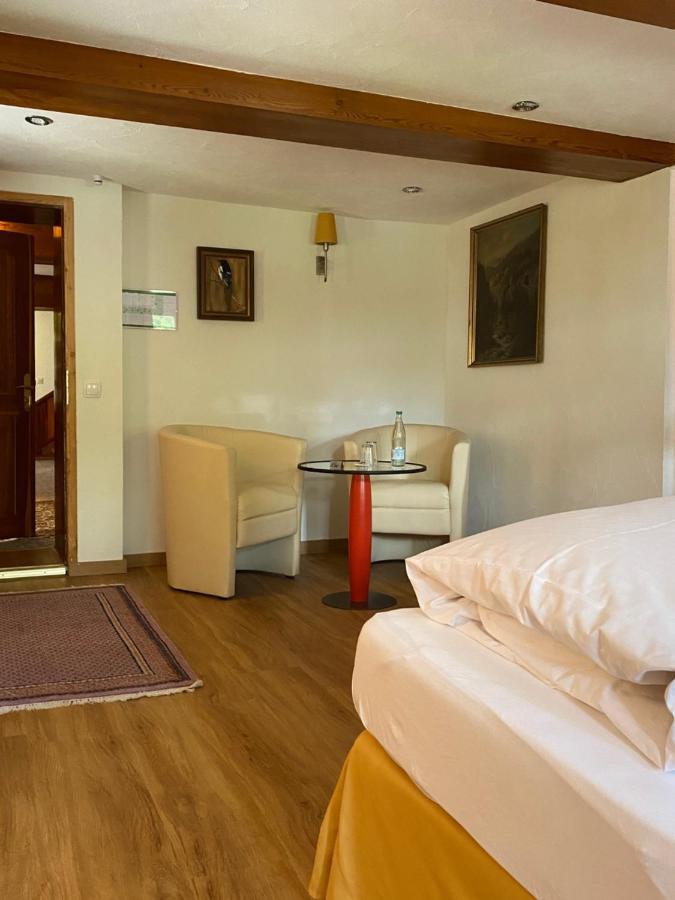 Hotel Hirschen Menzenschwand-Hinterdorf Buitenkant foto
