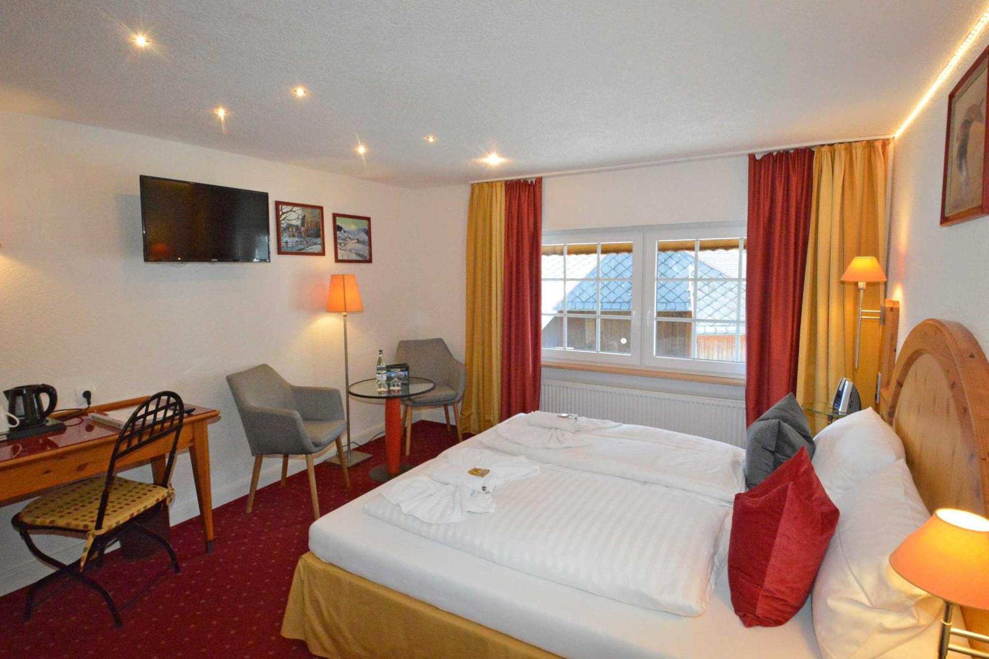 Hotel Hirschen Menzenschwand-Hinterdorf Buitenkant foto