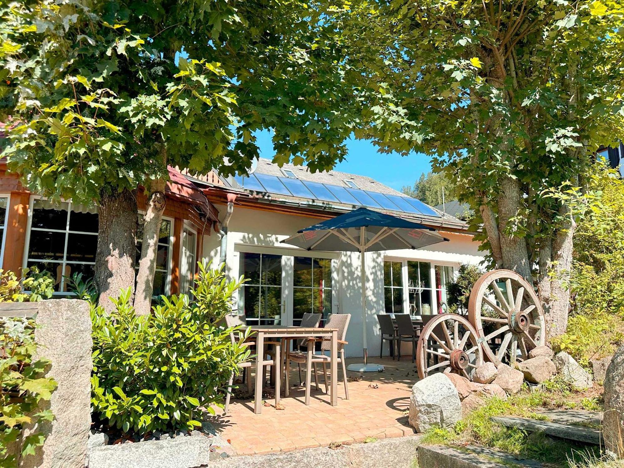 Hotel Hirschen Menzenschwand-Hinterdorf Buitenkant foto