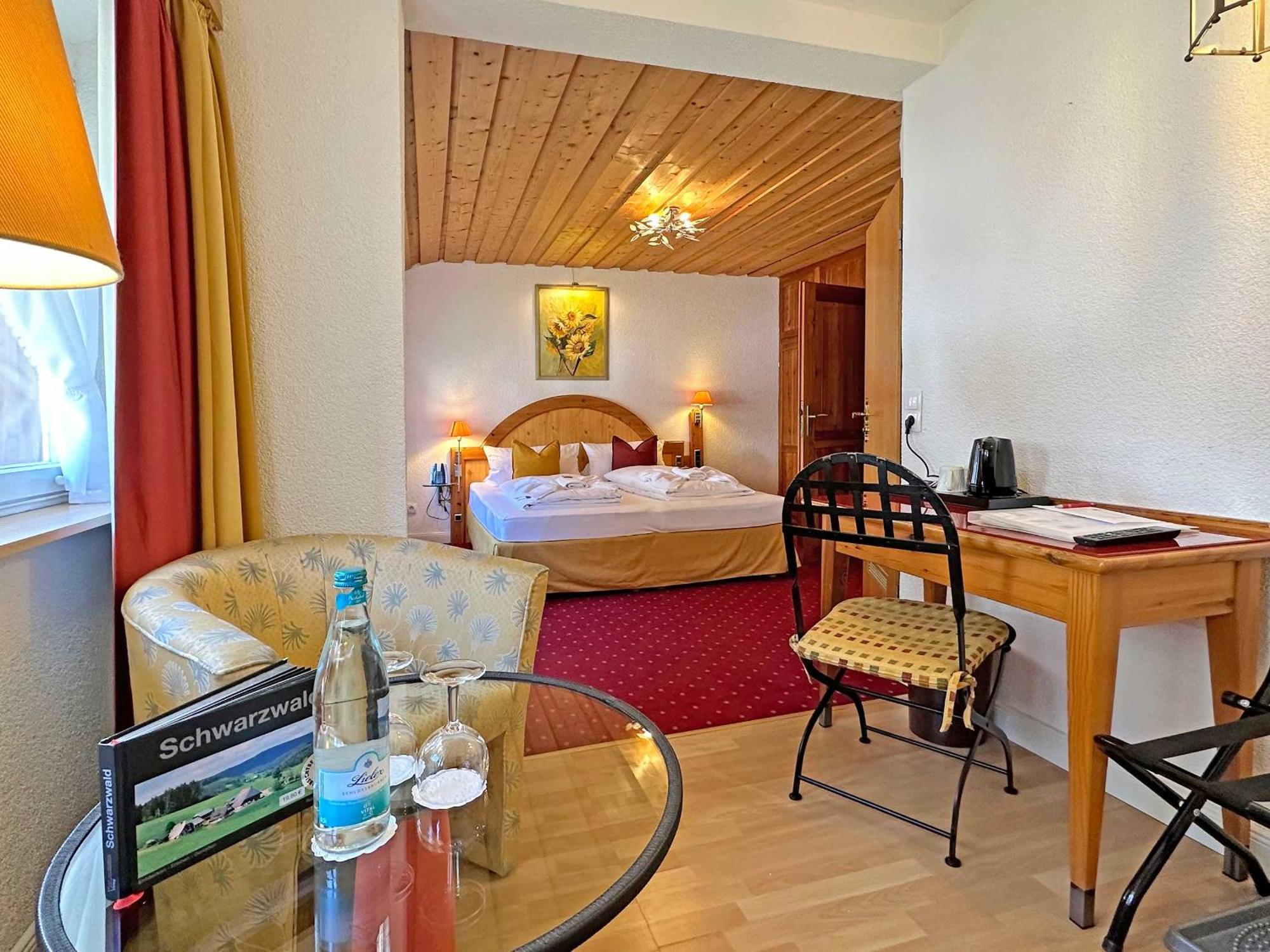 Hotel Hirschen Menzenschwand-Hinterdorf Buitenkant foto